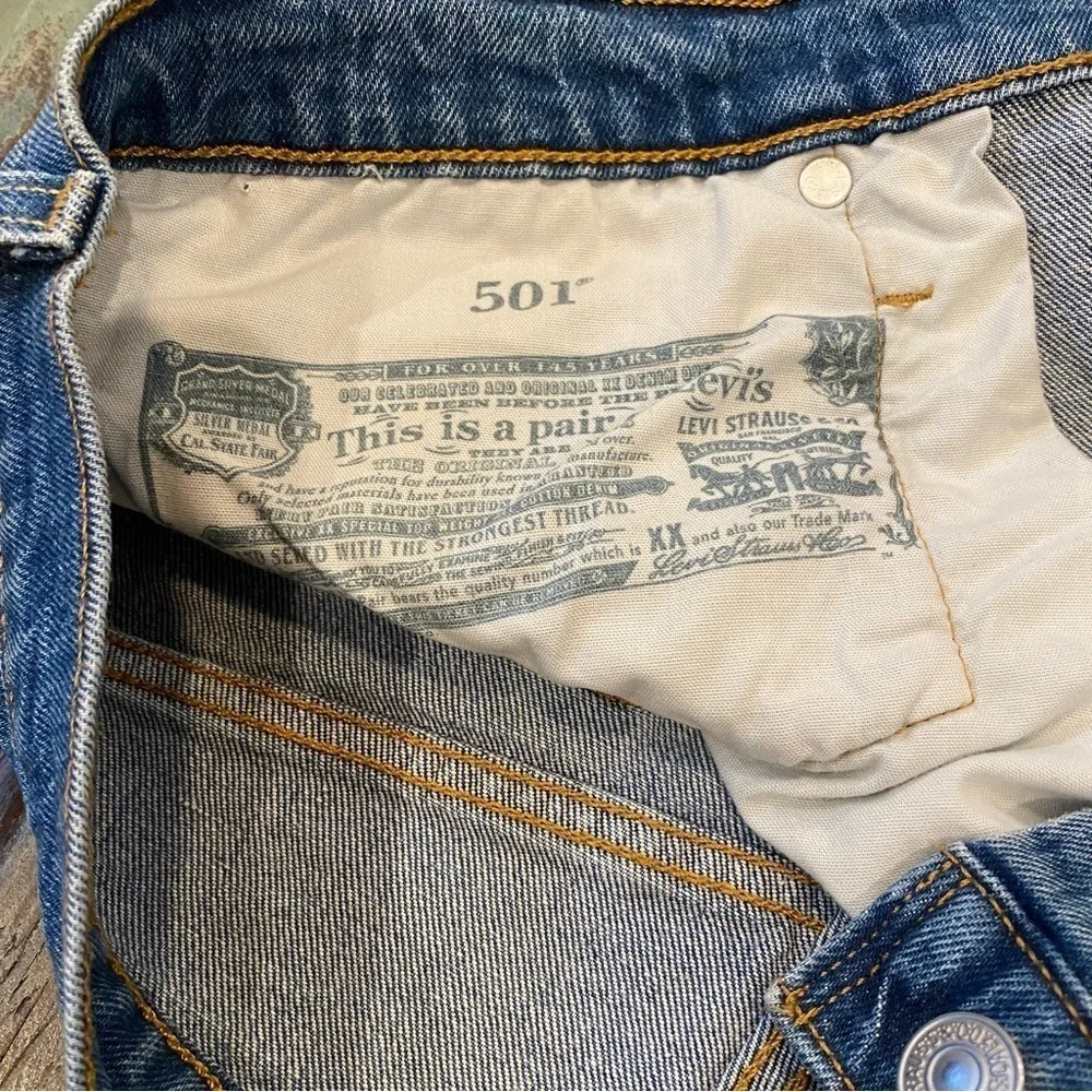 Levi’s 14/15 (32) 501s Shorts, High Rise Womens Denim Shorts Stretch Button Fly